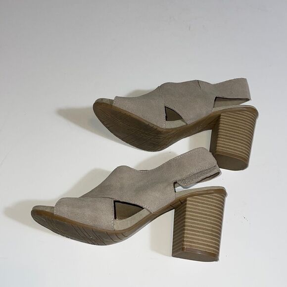 REACTION KENNETH COLE BLOCK HEEL SANDAL FAUX SUEDE SIZE 9 - Picture 2 of 5